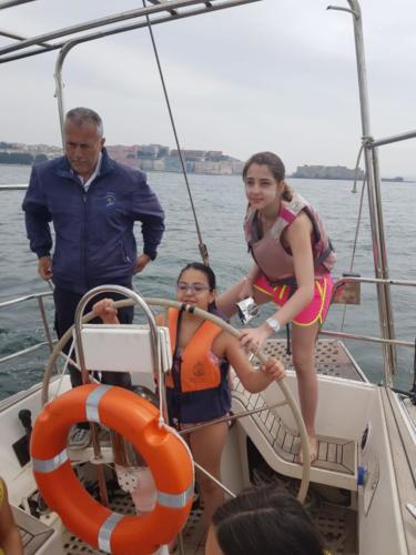 Passeggiata con i bambini di Scampia